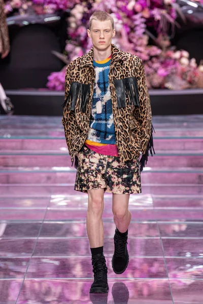 Look 19